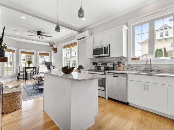 127 Marblehead St A, North Andover MA 01845
