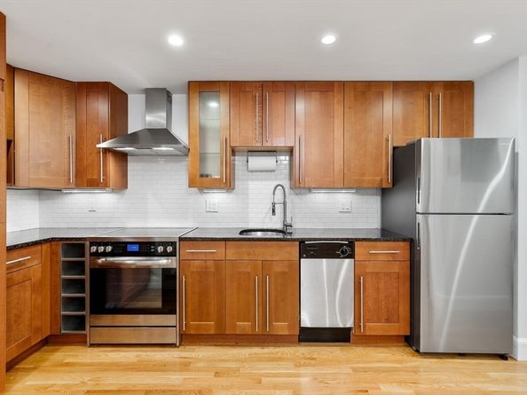 241 Beacon St 1A, Boston MA 02116
