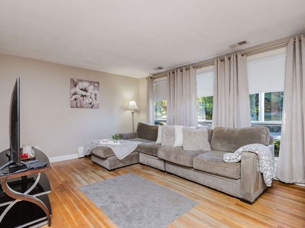 16 Norwich St, Dedham MA 02026
