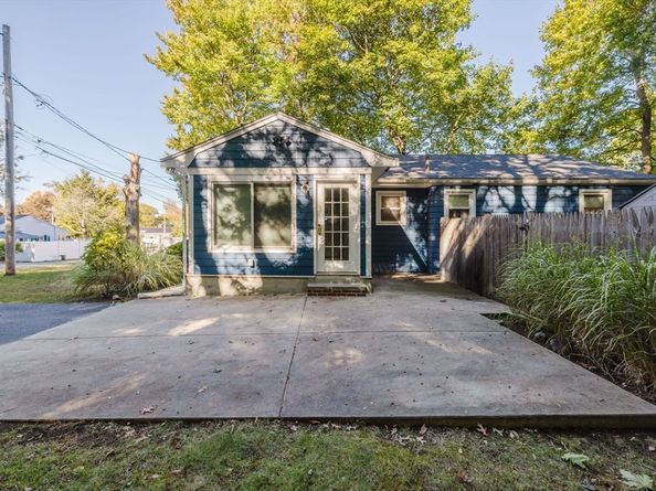 16 Norwich St, Dedham MA 02026