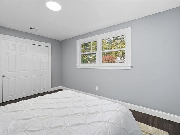 36 Pondview Cir, Brockton MA 02301