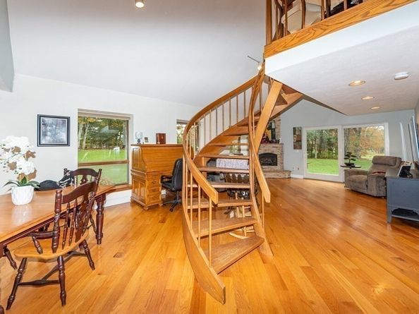 6 Leonard St, Lakeville MA 02347