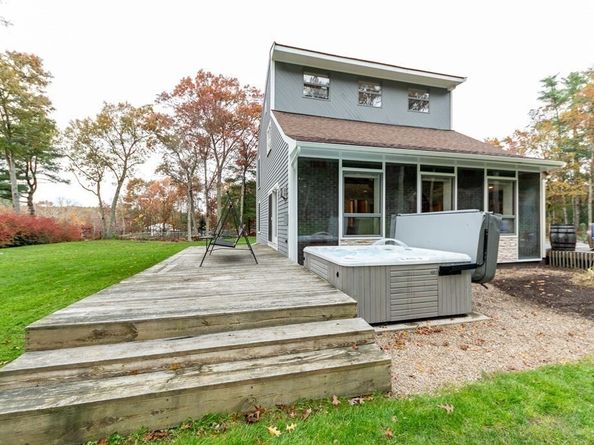 6 Leonard St, Lakeville MA 02347