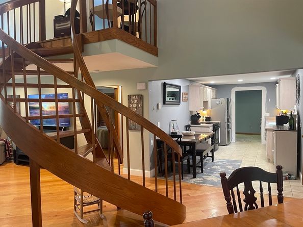 6 Leonard St, Lakeville MA 02347