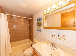 6 Leonard St, Lakeville MA 02347