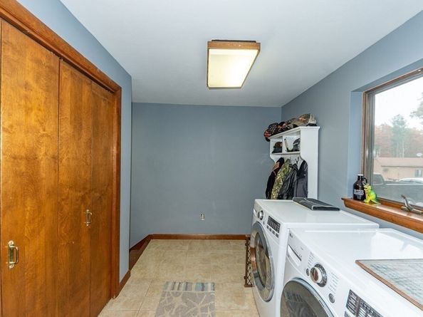 6 Leonard St, Lakeville MA 02347