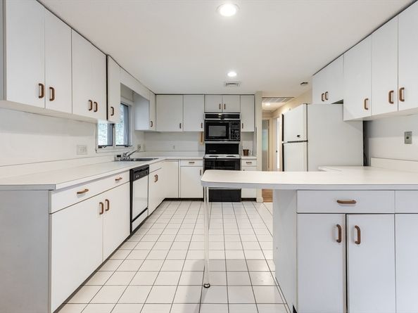 91 Grove St, Brookline MA 02467