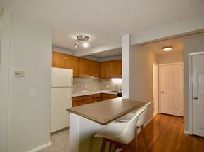 10 Linda Ln 36, Boston MA 02125