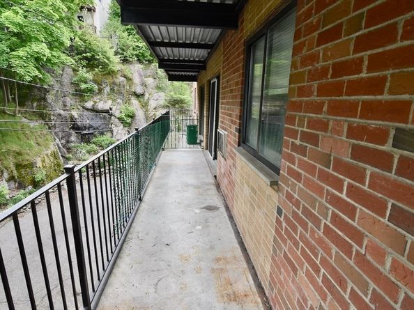 10 Linda Ln 36, Boston MA 02125
