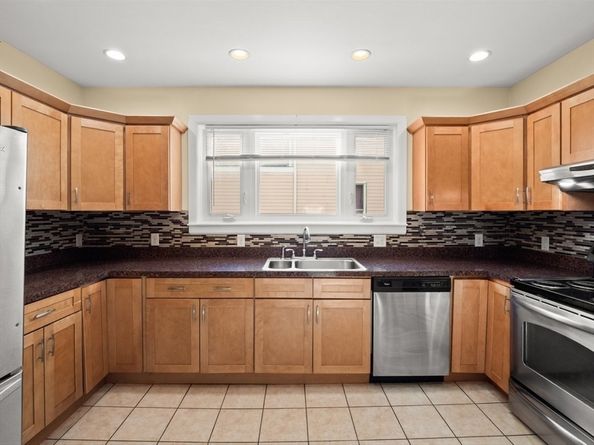 492 Metropolitan Ave, Boston MA 02136