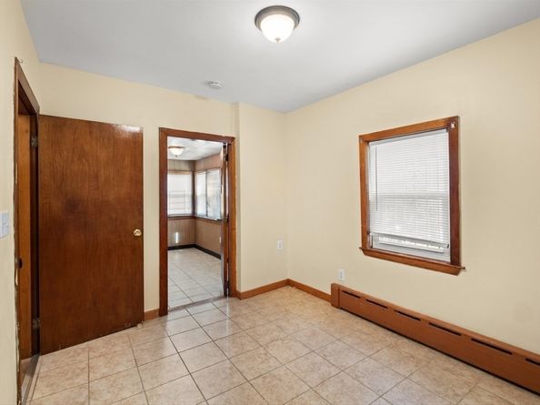 492 Metropolitan Ave, Boston MA 02136