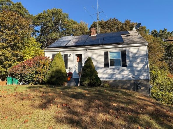 19 Mt Carmel St, Fitchburg MA 01420