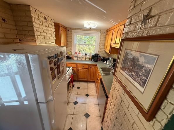 19 Mt Carmel St, Fitchburg MA 01420