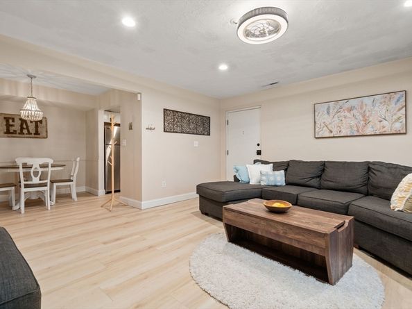 8 Kingswood Dr D5, Abington MA 02351