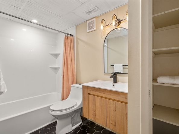 8 Kingswood Dr D5, Abington MA 02351