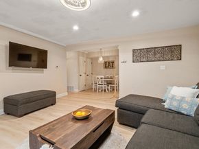 8 Kingswood Dr D5, Abington MA 02351