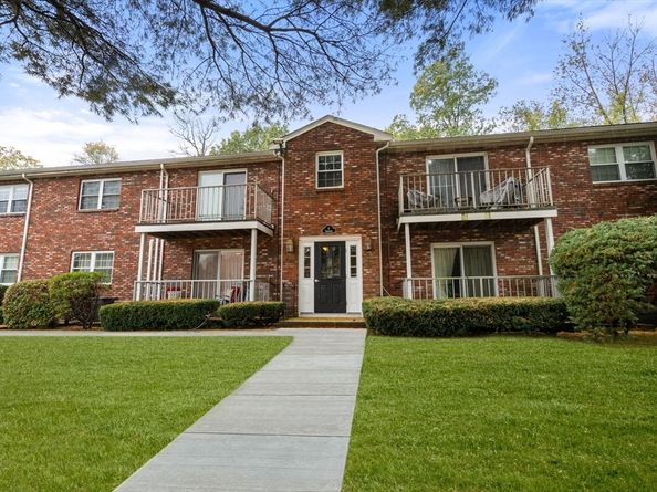 8 Kingswood Dr D5, Abington MA 02351