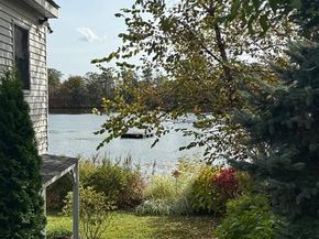 22 Lakeshore Dr, Wayland MA 01778