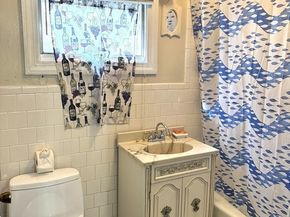 22 Lakeshore Dr, Wayland MA 01778
