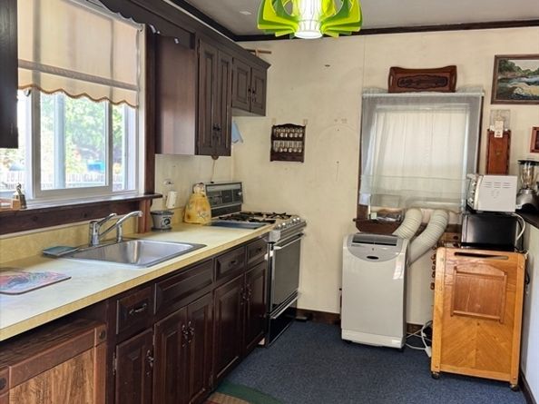22 Lakeshore Dr, Wayland MA 01778