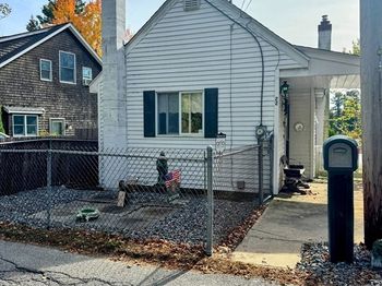 22 Lakeshore Dr