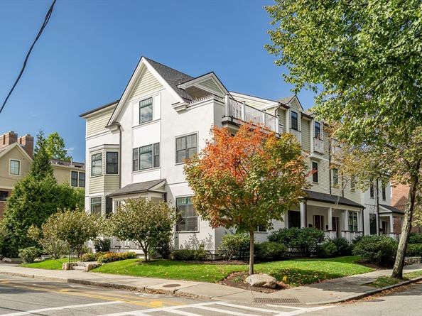82 Green St 82, Brookline MA 02446