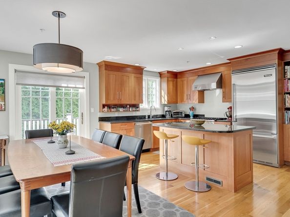82 Green St 82, Brookline MA 02446