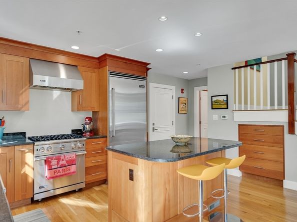 82 Green St 82, Brookline MA 02446