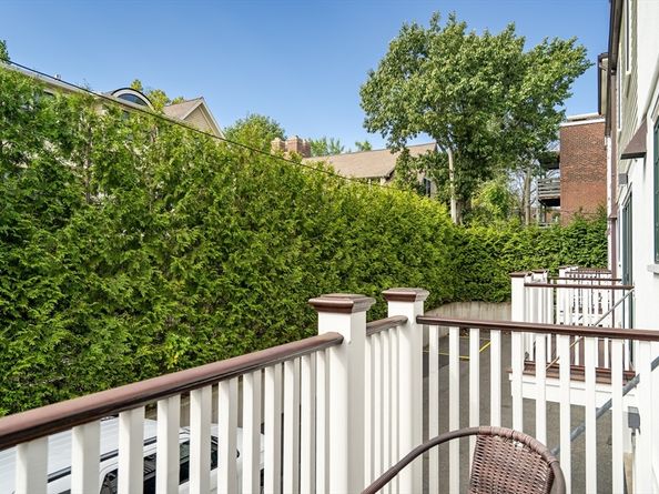 82 Green St 82, Brookline MA 02446