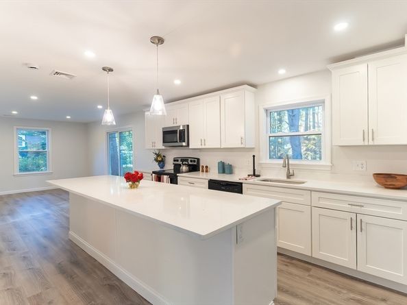 54 Westfield Dr, Holliston MA 01746