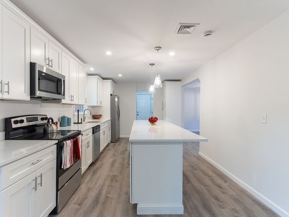 54 Westfield Dr, Holliston MA 01746