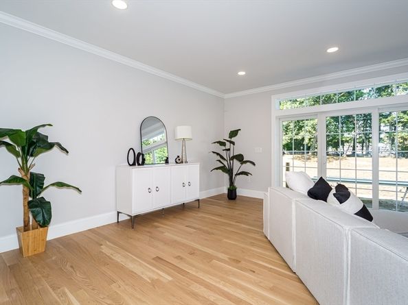 293 Bacon St A, Natick MA 01760