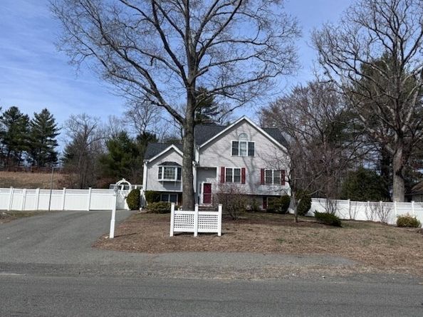 435 School St, Stoughton MA 02072