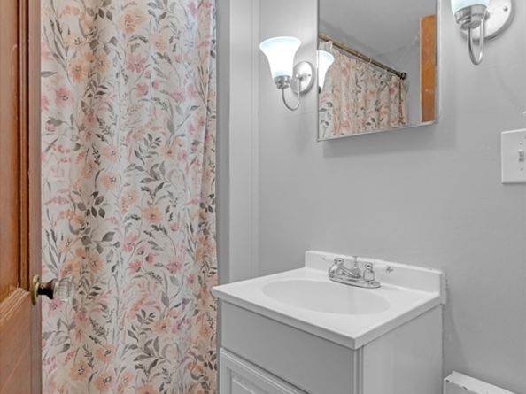 200 Main St, Sturbridge MA 01566
