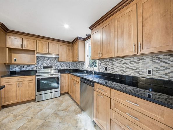 10 Hamman Circle, Avon MA 02322