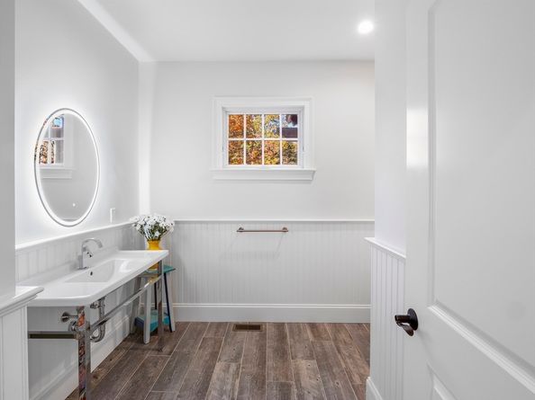 254 Middle Rd, Newbury MA 01922