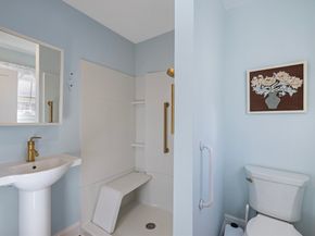 3 Oak St, Marblehead MA 01945