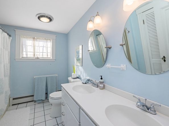 3 Oak St, Marblehead MA 01945