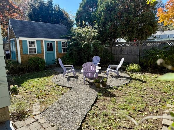 3 Oak St, Marblehead MA 01945