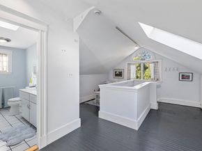 3 Oak St, Marblehead MA 01945