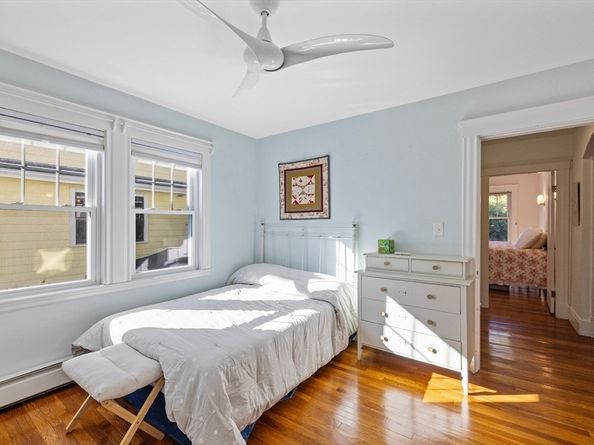 3 Oak St, Marblehead MA 01945
