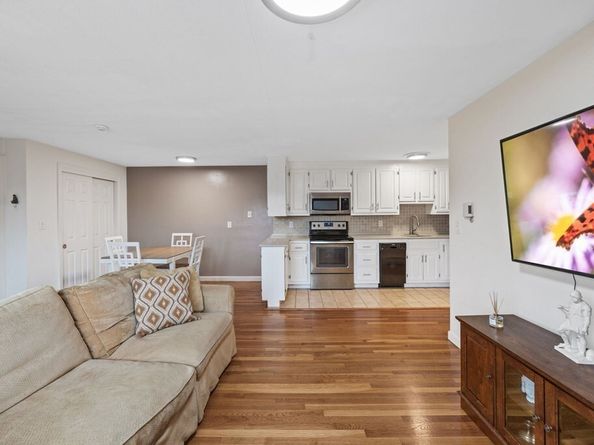 224 School St 10, Walpole MA 02081