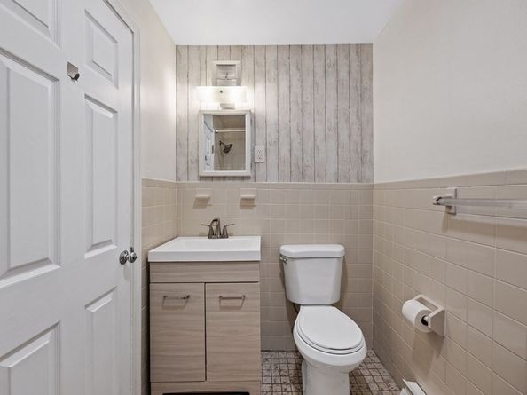 224 School St 10, Walpole MA 02081