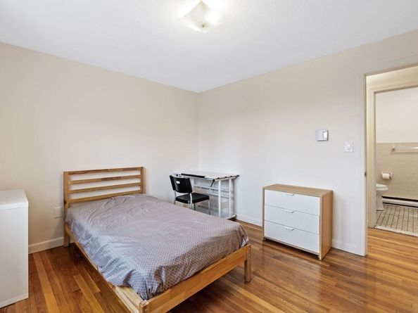 224 School St 10, Walpole MA 02081