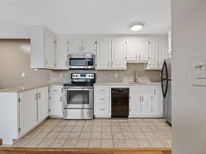 224 School St 10, Walpole MA 02081
