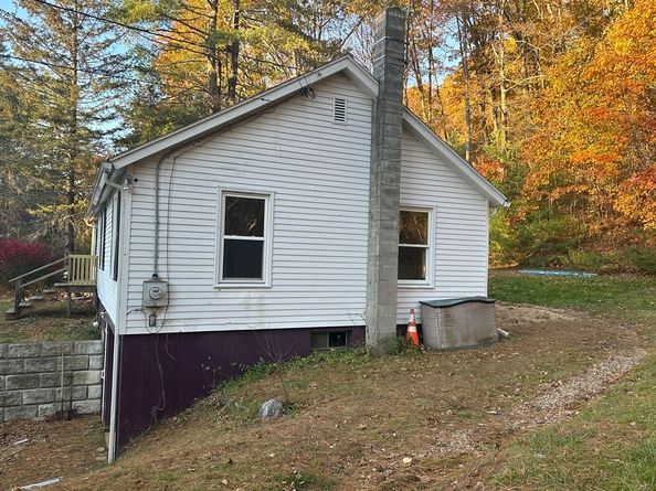 28 E Brookfield Rd, North Brookfield MA 01535
