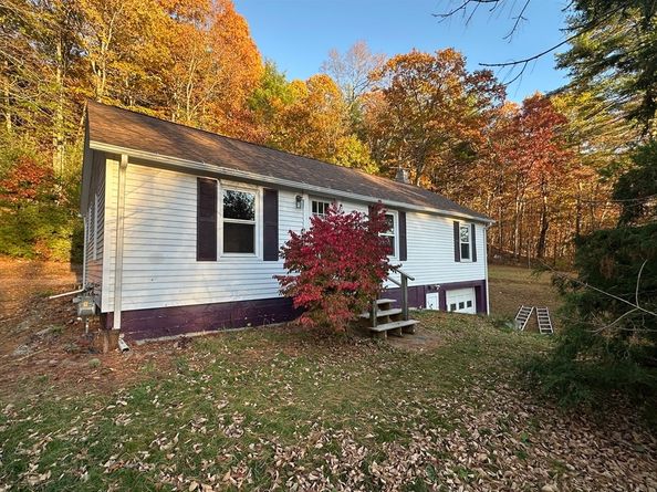 28 E Brookfield Rd, North Brookfield MA 01535