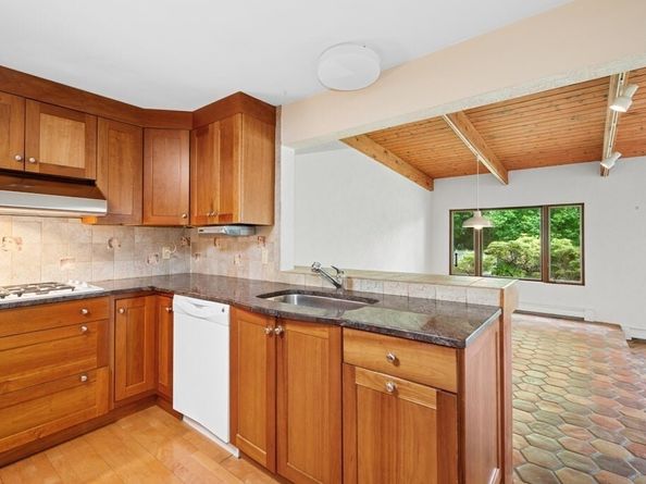 94 Goodmans Hill Rd, Sudbury MA 01776