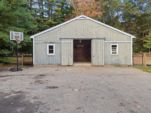 34 Roberts Rd, Boxford MA 01921