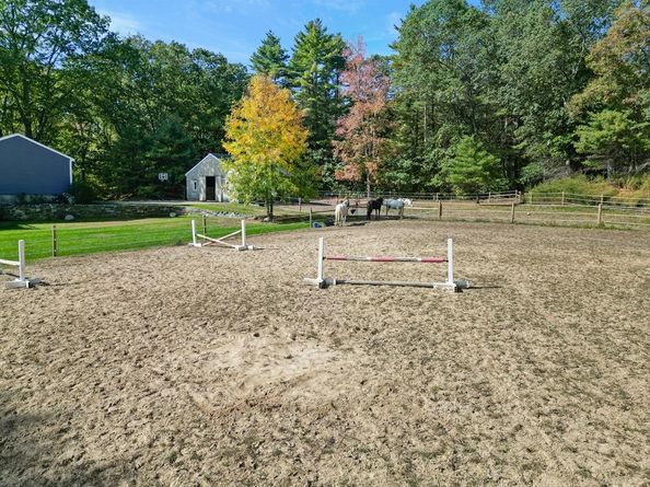 34 Roberts Rd, Boxford MA 01921